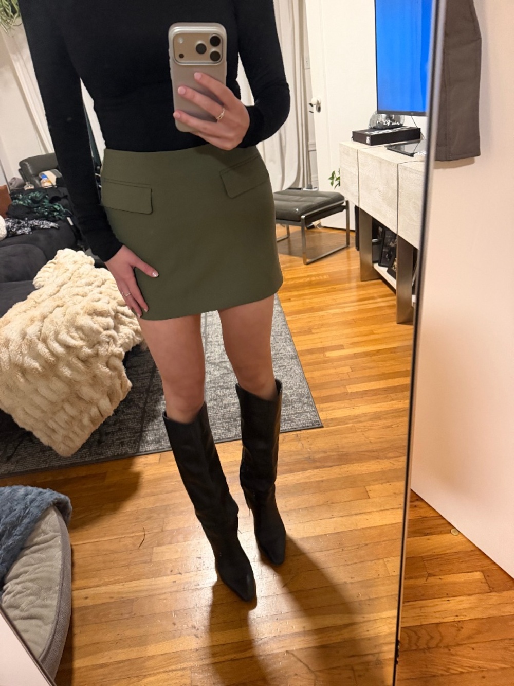 Aritzia babaton mini skirt